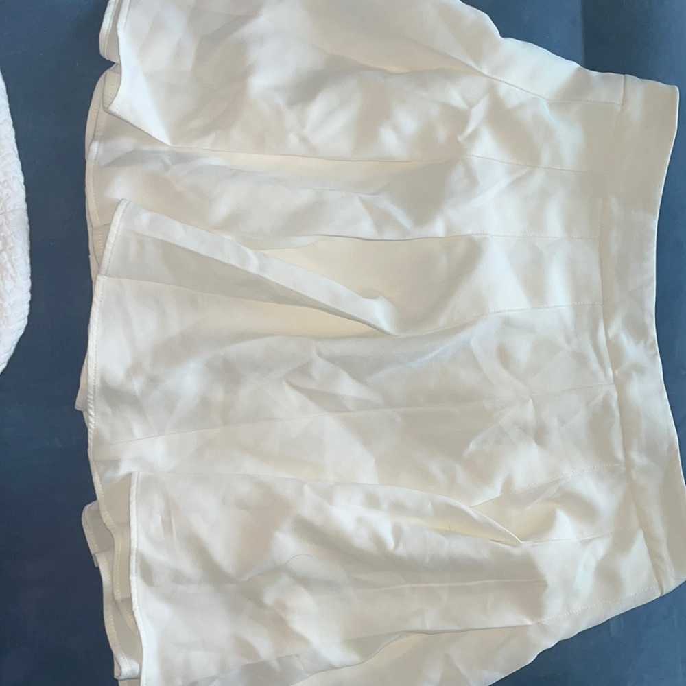 White pleaded skirt